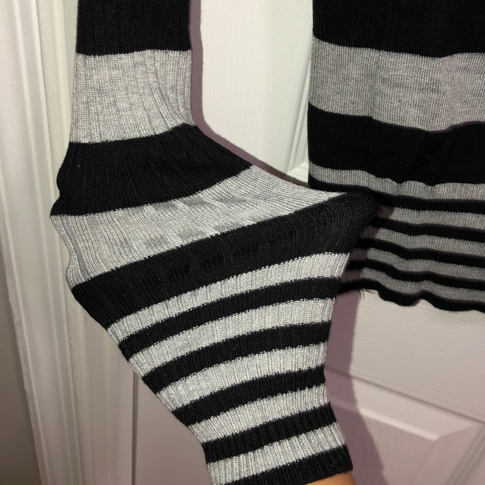 Black and grey striped long sleeve shirt. - Picture 6 of 6